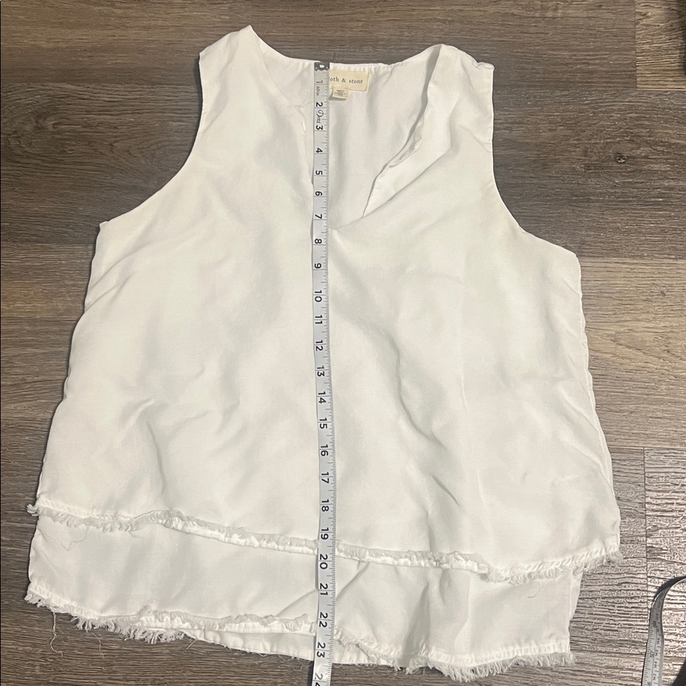 cloth & stone White Layered Sleeveless V-Neck Blouse - Picture 9 of 11
